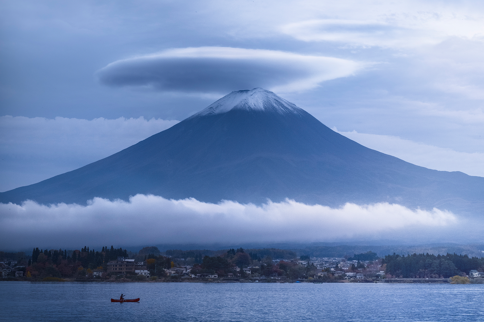La fotografa Isabella Tabacchi ha trovato e immortalato alcuni dei suoi paesaggi preferiti in Giappone. Foto scattata con FUJIFILM GFX100S II e GF45-100mm. Info di scatto: Diaframma f/5, Tempo 1/320 sec, ISO 200.